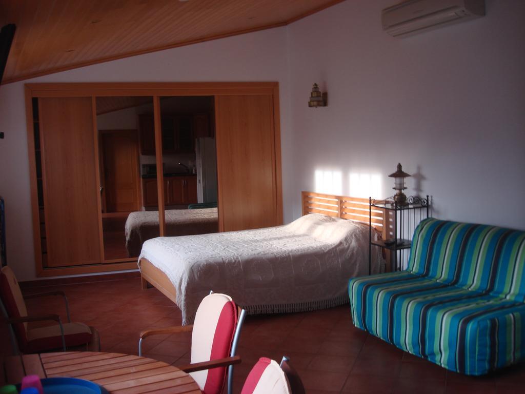 Guest House Dos Olivais アゼイタオン エクステリア 写真